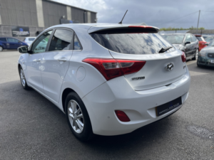 2015 Hyundai I30 1.6 Crdi Blue Drive Se in White — image 5