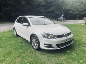 2015 Volkswagen Golf 2.0 Tdi Bluemotion Tech Gt in White — image 4
