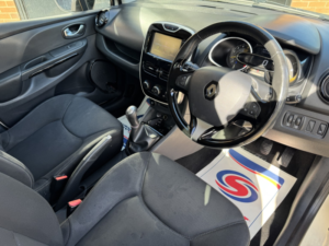 2015 Renault Clio 1.5 Dynamique Nav Dci 90 in Cream — image 3