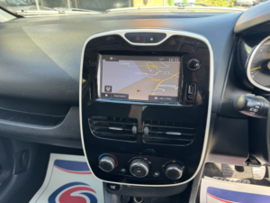 2015 Renault Clio 1.5 Dynamique Nav Dci 90 in Cream — image 5
