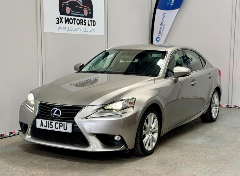 2015 Lexus Is 2.5 300h Advance E-CVT Euro 6 (s/s) 4dr in Silver — image 1