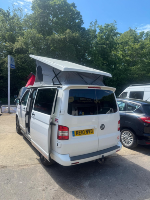 2010 Volkswagen Transporter 2.0 Tdi T28 in White — image 3