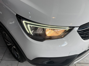 2017 Vauxhall Crossland X 1.2 Turbo Elite Nav in White — image 3