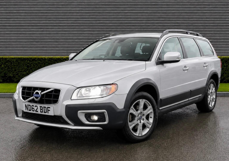 2013 Volvo Xc70 2.4 D5 Se Lux Geartronic AWD Euro 5 5dr in Silver — image 1