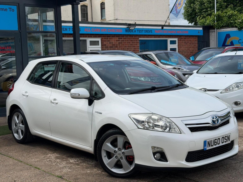 2010 Toyota Auris 1.8 Vvt-H T Spirit CVT Euro 5 (s/s) 5dr in White — image 1