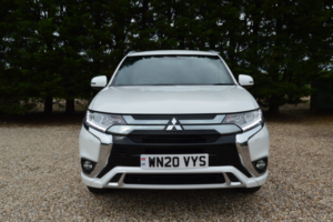 2020 Mitsubishi Outlander 2.4 H Twinmotor 13.8kwh Dynamic in White — image 3