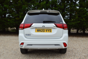 2020 Mitsubishi Outlander 2.4 H Twinmotor 13.8kwh Dynamic in White — image 6