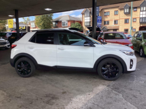 2017 Kia Stonic 1.6 Crdi First Edition Euro 6 (s/s) 5dr in White — image 2