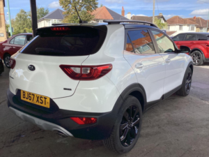 2017 Kia Stonic 1.6 Crdi First Edition Euro 6 (s/s) 5dr in White — image 4