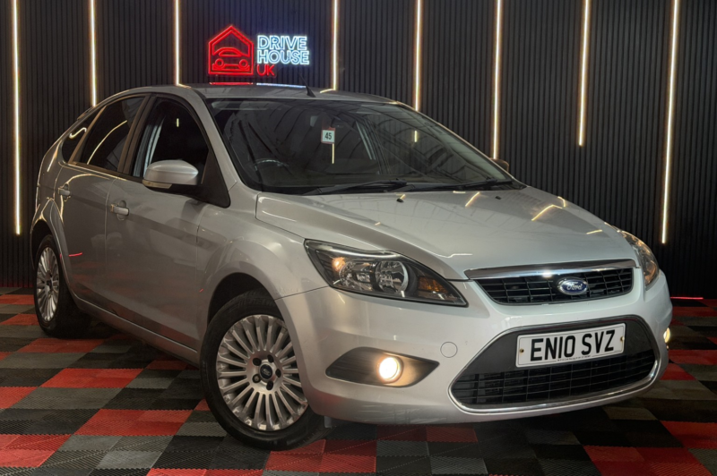 2010 Ford Focus 2.0 Titanium in Silver — image 1