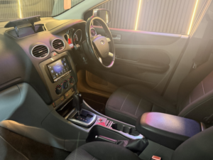 2010 Ford Focus 2.0 Titanium in Silver — image 3