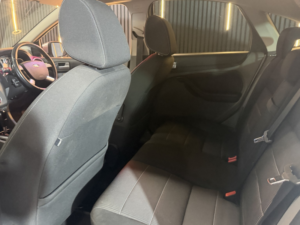 2010 Ford Focus 2.0 Titanium in Silver — image 4