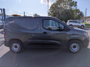 2020 Peugeot Partner 1.5 Bluehdi 1000 Professional in Grey — image 5