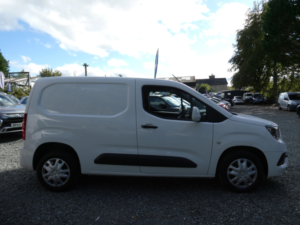 2021 Vauxhall Combo 1.5 Turbo D 2300 Sportive Panel Van 4dr Diesel Manual L1 H1 Euro 6 (100 Ps) in White — image 2