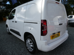 2021 Vauxhall Combo 1.5 Turbo D 2300 Sportive Panel Van 4dr Diesel Manual L1 H1 Euro 6 (100 Ps) in White — image 5