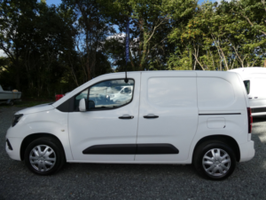 2021 Vauxhall Combo 1.5 Turbo D 2300 Sportive Panel Van 4dr Diesel Manual L1 H1 Euro 6 (100 Ps) in White — image 6