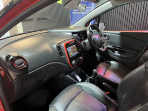 2016 Renault Captur 1.5 Signature Nav Dci 90 in Red — image 3