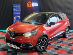 2016 Renault Captur 1.5 Signature Nav Dci 90 in Red — image 5