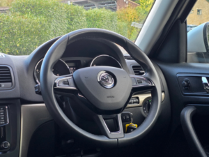 2017 Skoda Yeti 1.2 Tsi Se L Drive Outdoor 5dr Petrol DSG Euro 6 (s/s) (110 Ps) in Beige — image 6