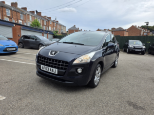 2013 Peugeot 3008 1.6 E-Hdi Active in Blue — image 3