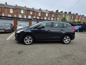 2013 Peugeot 3008 1.6 E-Hdi Active in Blue — image 6