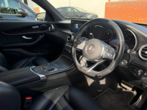 2020 Mercedes-Benz Glc 2.0 Glc220d Amg Line (premium) SUV 5dr Diesel G-Tronic+ 4matic Euro 6 (s/s) (194 Ps) in Black — image 3