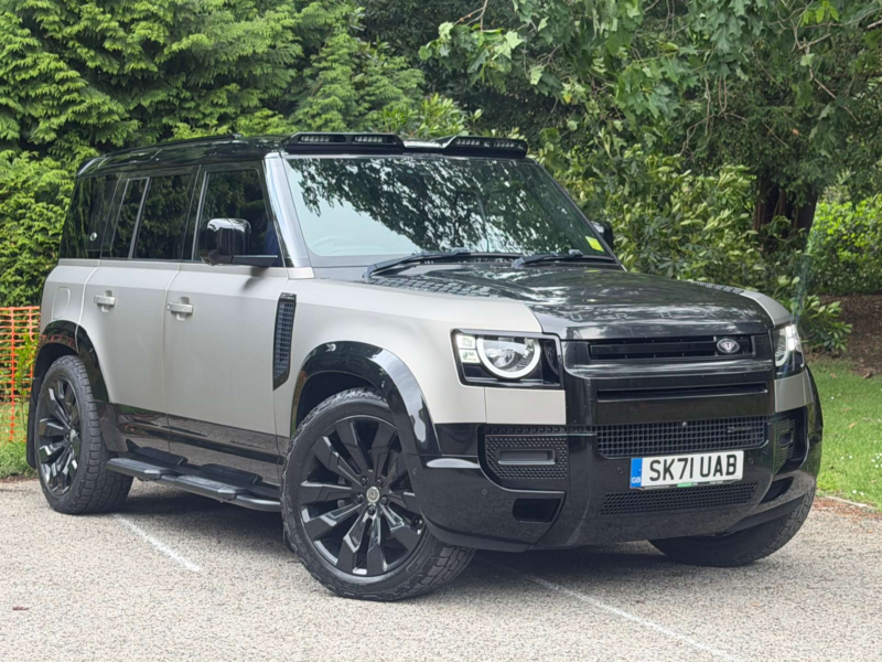 2021 Land Rover Defender 3.0 Defender X-Dynamic S D Mhev Auto 4WD 5dr in Silver — image 1