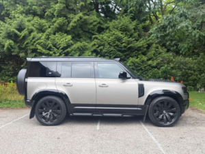 2021 Land Rover Defender 3.0 Defender X-Dynamic S D Mhev Auto 4WD 5dr in Silver — image 3