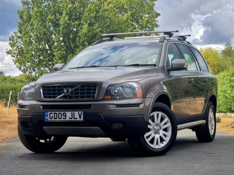 2009 Volvo Xc90 2.5t AWD in Grey — image 1