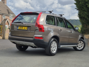 2009 Volvo Xc90 2.5t AWD in Grey — image 2