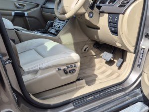 2009 Volvo Xc90 2.5t AWD in Grey — image 6