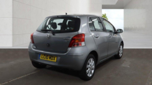 2010 Toyota Yaris 1.33 Dual Vvt-I Tr Euro 4 (s/s) 5dr in Silver — image 5