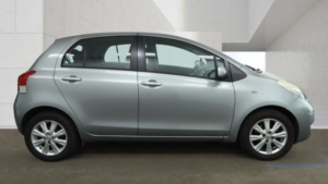 2010 Toyota Yaris 1.33 Dual Vvt-I Tr Euro 4 (s/s) 5dr in Silver — image 6