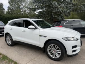 2017 Jaguar F-Pace Jaguar F-Pace 2.0 D180 Portfolio SUV 5dr Diesel Auto AWD Euro 6 in White — image 2