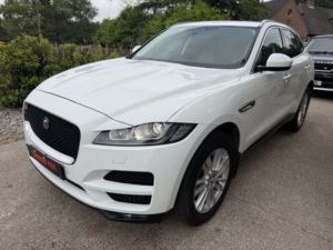 2017 Jaguar F-Pace Jaguar F-Pace 2.0 D180 Portfolio SUV 5dr Diesel Auto AWD Euro 6 in White — image 4