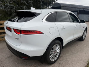 2017 Jaguar F-Pace Jaguar F-Pace 2.0 D180 Portfolio SUV 5dr Diesel Auto AWD Euro 6 in White — image 5