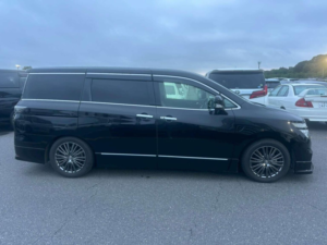 2015 Nissan Elgrand 3.5 V6 Highway Star Urban Chrome 5dr 7 Seats in Black — image 2