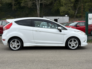 2011 Ford Fiesta 1.4 Titanium in White — image 4