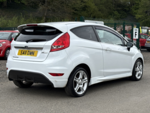 2011 Ford Fiesta 1.4 Titanium in White — image 5