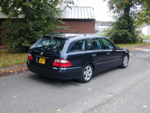 2003 Mercedes-Benz E Class Ref 8673 - Mercedes W211 E Class E320 Estate Ex Japan in Blue — image 3
