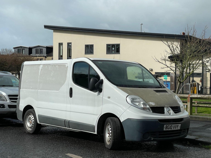 2010 Renault Trafic 2.0 Td Dci Sl27 Qs6 L1 H1 4dr in White — image 1