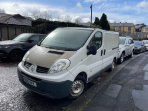 2010 Renault Trafic 2.0 Td Dci Sl27 Qs6 L1 H1 4dr in White — image 4