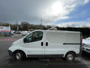 2010 Renault Trafic 2.0 Td Dci Sl27 Qs6 L1 H1 4dr in White — image 5