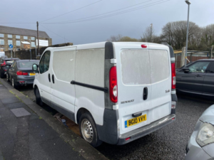 2010 Renault Trafic 2.0 Td Dci Sl27 Qs6 L1 H1 4dr in White — image 6