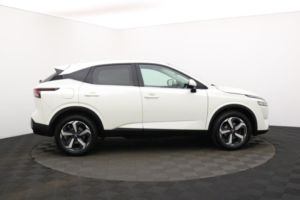 2022 Nissan Qashqai 1.3 Dig-T Mhev N-Connecta SUV 5dr Petrol Hybrid Manual Euro 6 (s/s) (140 Ps) in White — image 2