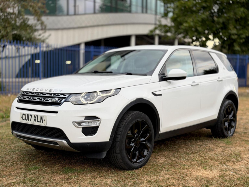 2017 Land Rover Discovery Sport 2.0 Td4 Hse Luxury Auto 4WD Euro 6 (s/s) 5dr in White — image 1