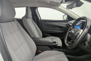 2023 Renault Megane E-Tech 60kwh Equilibre Hatchback 5dr Electric Auto (optimum Charge) (220 Ps) in White — image 3