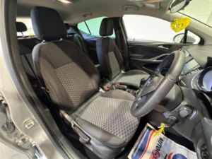 2018 Vauxhall Astra 1.0i Turbo Ecotec Design Euro 6 (s/s) 5dr in Silver — image 3