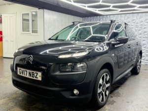 2017 Citroen C4 Cactus 1.6 Bluehdi Flair Euro 6 5dr in Black — image 3