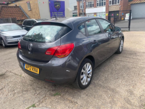 2012 Vauxhall Astra 1.4 16v Active Euro 5 5dr in Grey — image 4